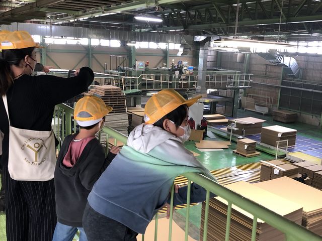 工場の様子を2階から見下ろせて面白い!_九州ダンボール株式会社