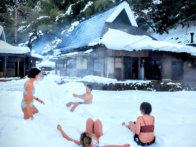 冬は雪にダイブもできます。_蒸 -五箇サウナ-