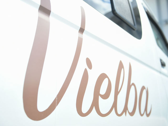 リラクゼーションカー
車の中で施術が可能_Vielba ビエルバ