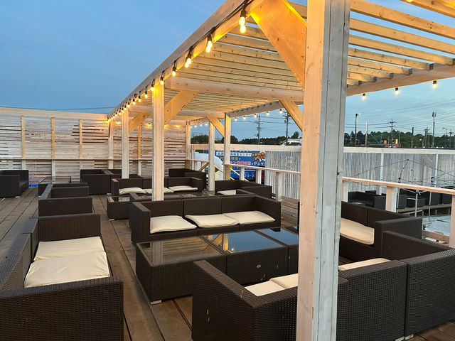 ラグジュアリーなソファー席を沢山ご用意!!_Luxury BBQ and SAUNA SUNTERRACE