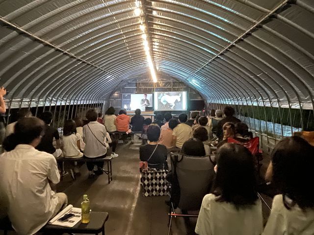雨が降ってもビニールハウスの教室でイベントが開催されます_阿蘇片岡農園