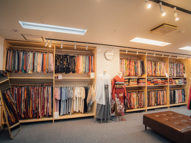 2023年4月にオープンしたばかりの新店舗!流行りのレースやアンティーク着物など、350着以上の品揃え!_レンタル着物first浅草店