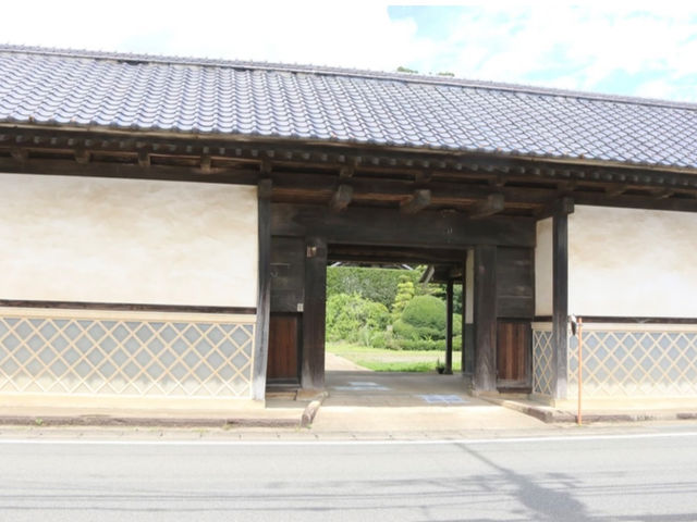 長屋門。下邑家は長屋門・母屋・蔵3棟・日本庭園・屋敷林で構成されている。_下邑家住宅
