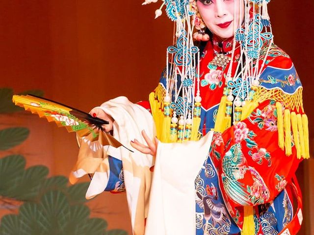 京劇俳優に変身しませんか。(メイク・レンタル衣装・写真撮影付き)本場中国の京劇俳優に、メイクをしてもらい、大変身!!美しい衣装を着て、記念撮影しませんか。_横浜中華芸術学校