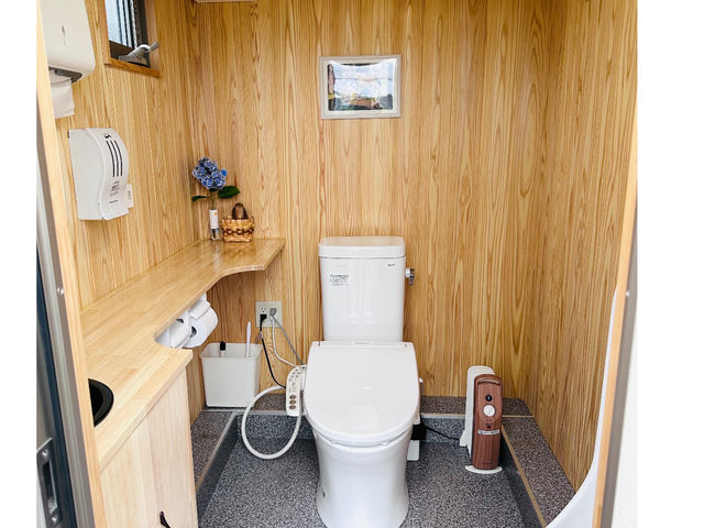 水栓トイレ完備/内壁は天然木の快適リラックス空間です。_ここもぐフルーツファーム