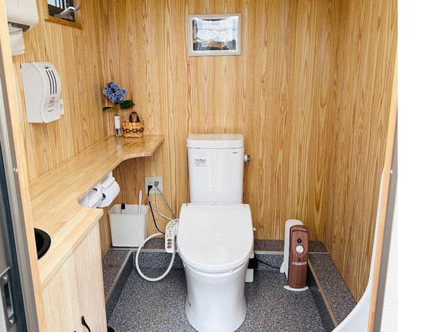 水栓トイレ完備
内壁は天然木の快適空間です。_ここもぐフルーツファーム