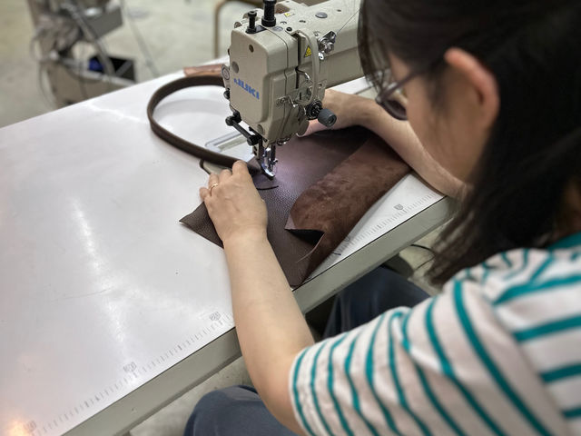慎重に、慎重に。ワクワクドキドキしながら工業用ミシンに挑戦!_heXion