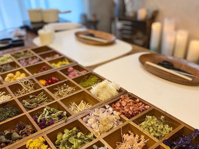 たくさんのドライフラワーをご用意しています_candle uturano