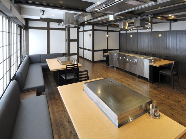 1階「鉄板焼きステーキ」コーナー。個室も3部屋ございます。(4名様〜8名様まで)_グランドホテル浜松 民芸割烹いなんば