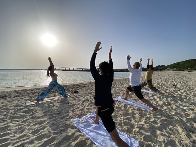 男性グループもOK_Yoga with Sophia