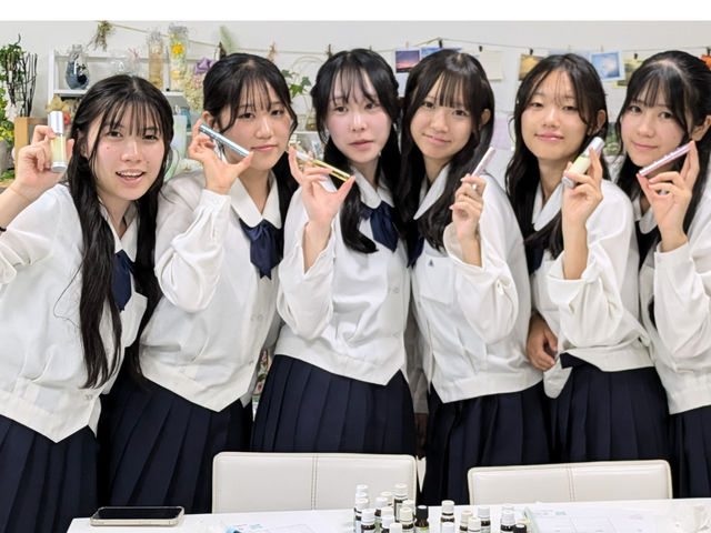修学旅行で香水作り体験の皆様。ありがとうございました°・*:.。.☆_Antyusa
