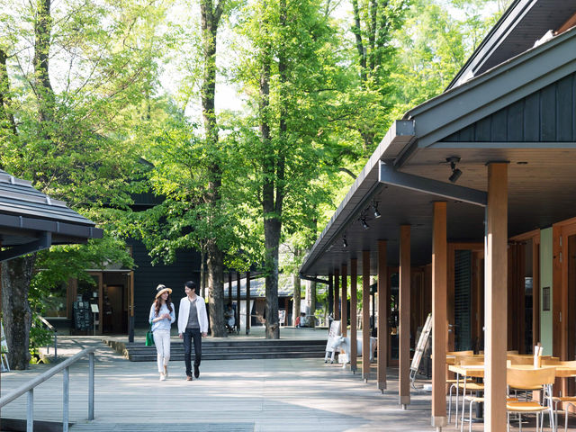 星野エリアハルニレテラス内に位置する軽井沢店_glanta karuizawa