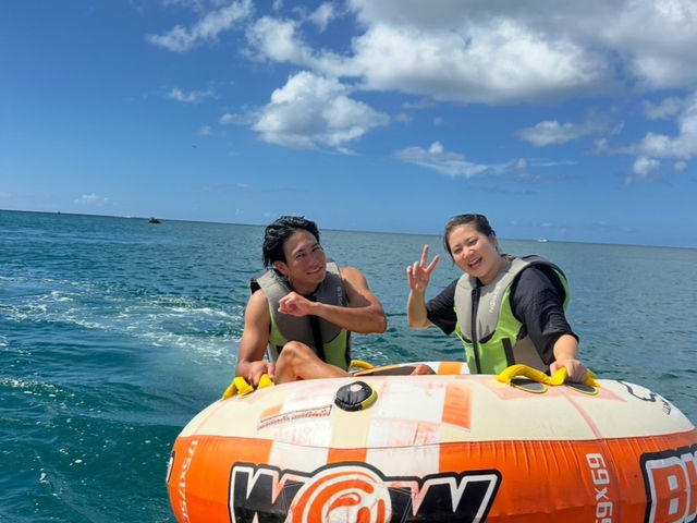 ドーナツ型の大きい浮き輪に座るタイプ!重心移動が勝負のカギ!?体を使ってバランスを取りながら海面をかっ飛ばす爽快バトル系ライド!_BOSS MARINE