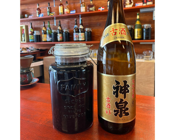 自家製”コーヒー泡盛”もあります♪_Ceramic Art Cafe ITOMAN