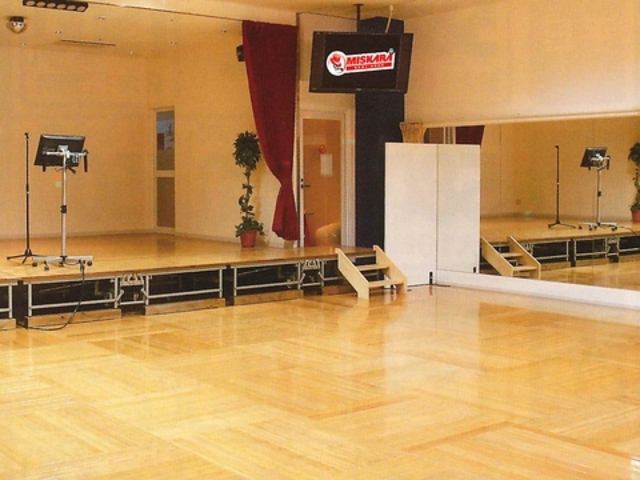 ミスターカラオケ 舟入店の写真1