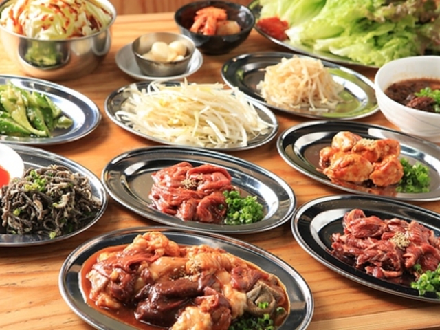 炭火ホルモン焼き まるかんの写真1