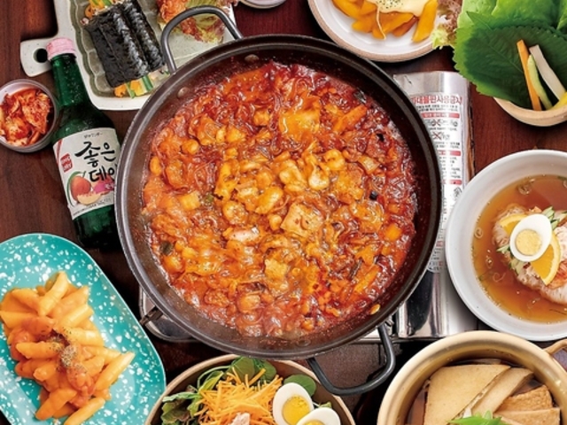 李朝園 松井山手店の写真1