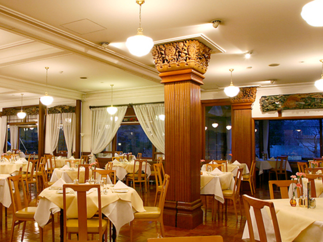 日光金谷ホテル メインダイニングルームの写真1