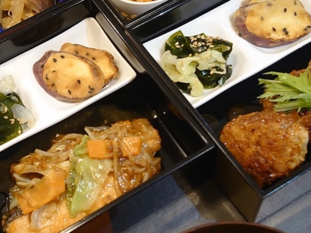 カドヤキッチンの写真1