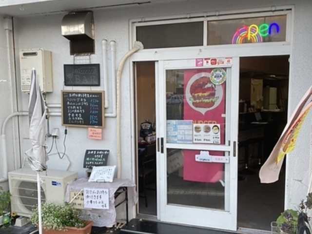 カフェ&バー WOW ワオの写真1