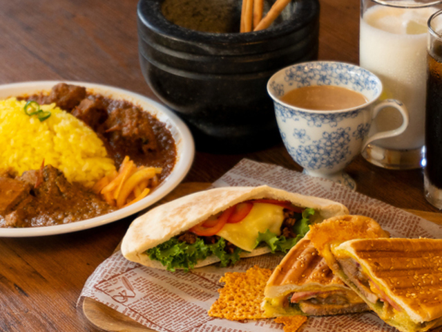 喫茶アジェンデ&カレーシャの写真1