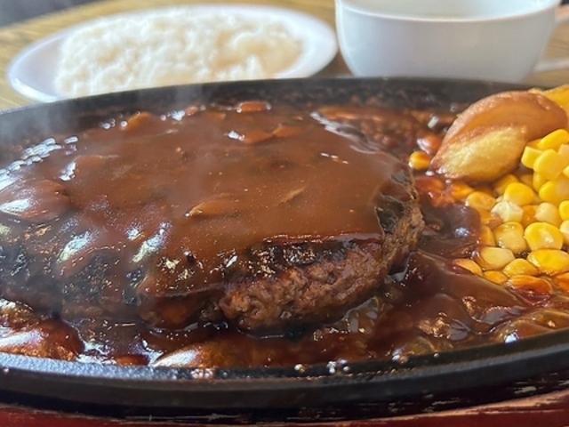 ハンバーグとステーキのお店 ファミリーの写真1