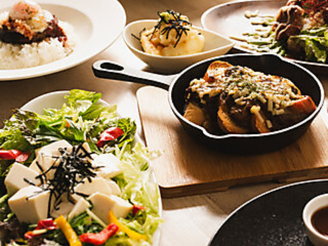 Dining Cafe&Bar ADACHIYAの写真1