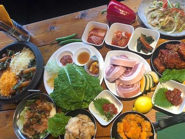 韓国酒場 プル食堂の写真1