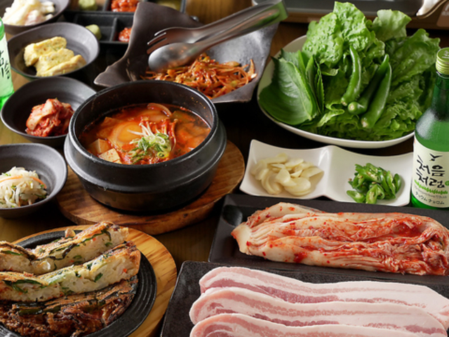 韓国料理チヂミ 福島店の写真1