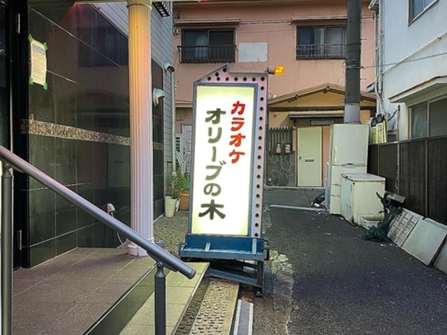 カラオケオリーブの木の写真1
