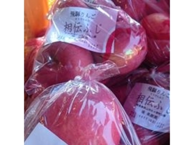 りんごのお土産販売もあります。_堤果樹園