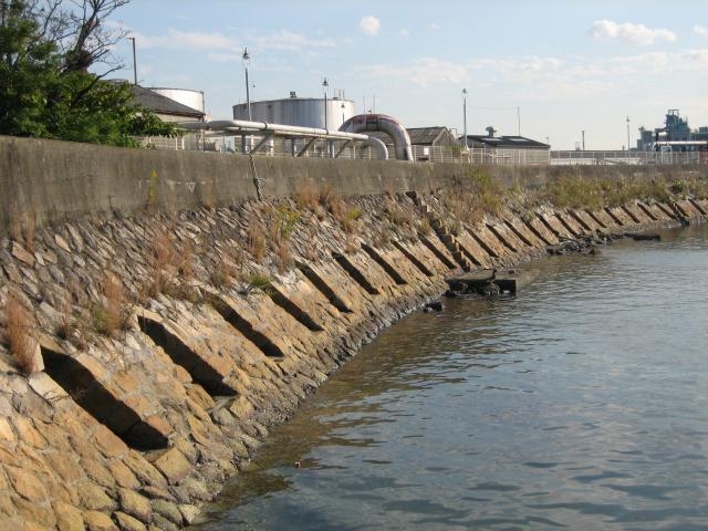 潮吹き防波堤_潮吹き防波堤