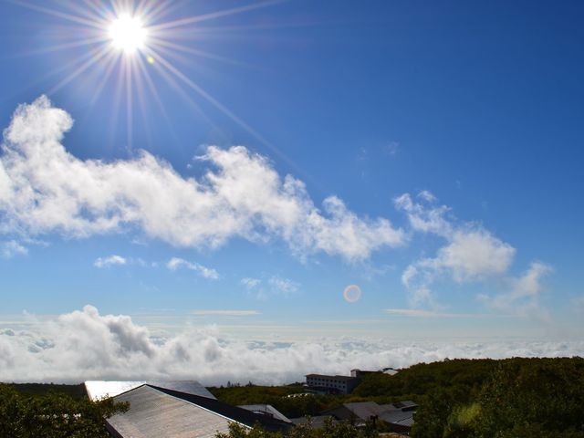 壮大な雲海を望み標高1230mに位置し、茶臼岳の雄姿を間近に、また那須野が原のパノラマを望む絶景の天空リゾートを愉しむ_休暇村 那須