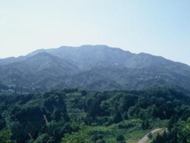 刈羽黒姫山・折居登山口の写真1