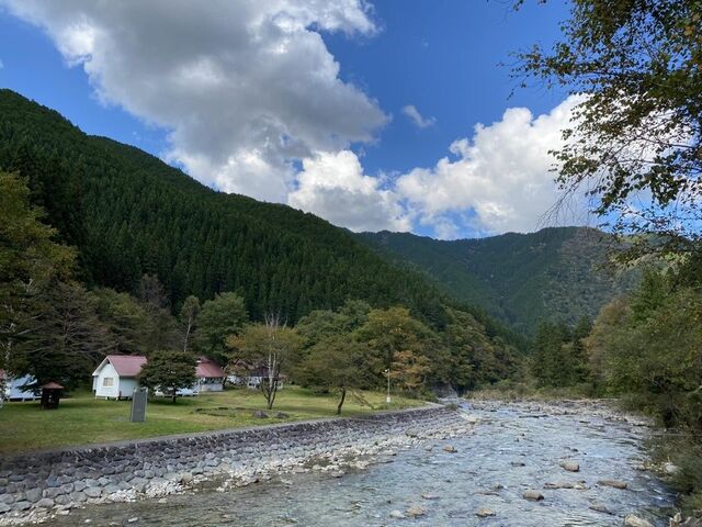老谷の森 川のほとりのキャンプ場の写真1