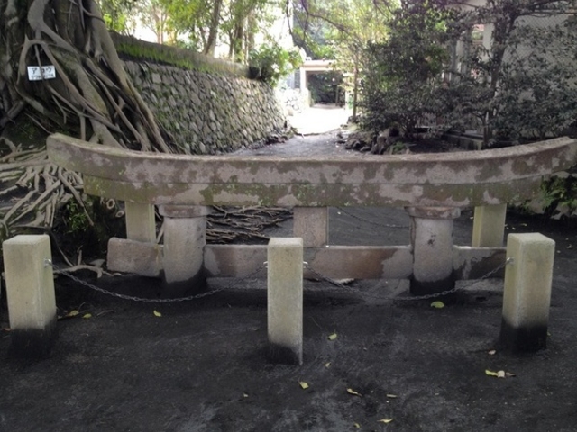 黒神埋没鳥居