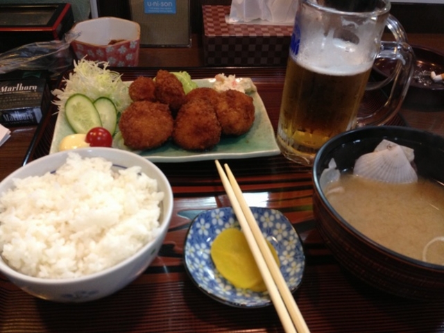 よってけまるとみ