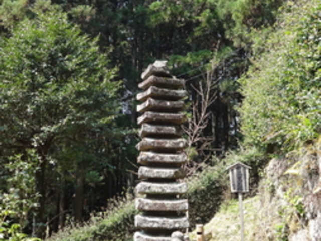 しどーさんの十三重石塔の投稿写真1