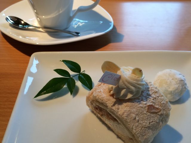 ケーキセットオススメです。ミルクは小国ジュージー牛乳を使用されています。_カフェシエル(Ciel)