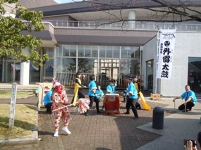 地元の勇壮な太鼓の演奏_能登演劇堂