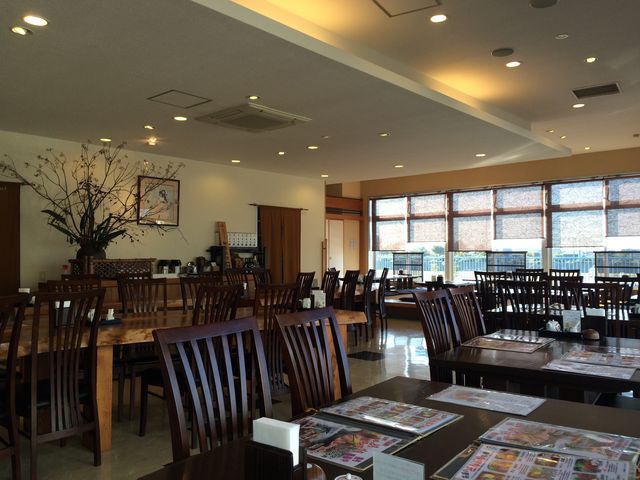 落ち着いた雰囲気の店内_まぐろ茶屋