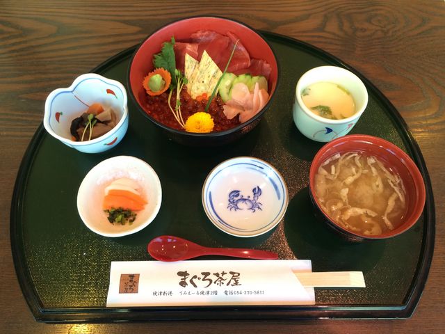 まぐろといくらの海鮮丼定食_まぐろ茶屋