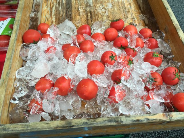 新鮮な野菜もいっぱいです_日曜市