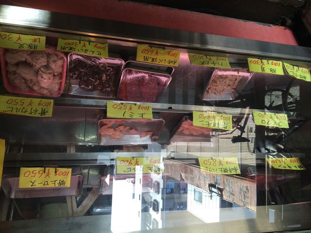 お肉は無料で味付けしてくれて、辛さなどもお好みでやってくれます!_大同食品