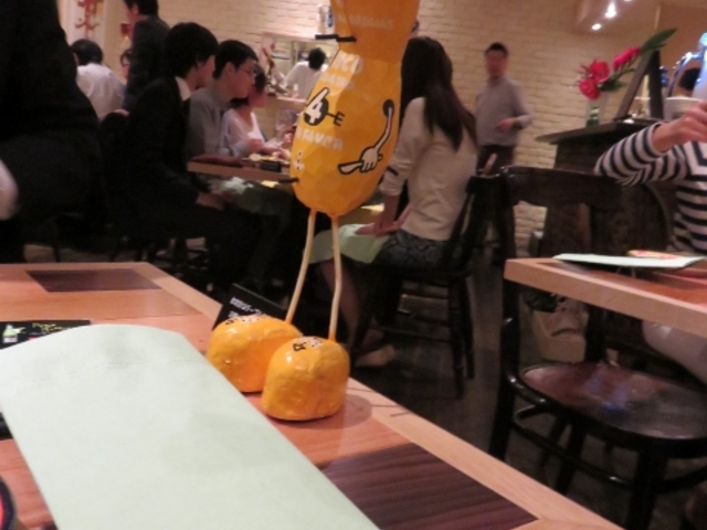 店内のポップな雰囲気_エルポジョ el Pollo