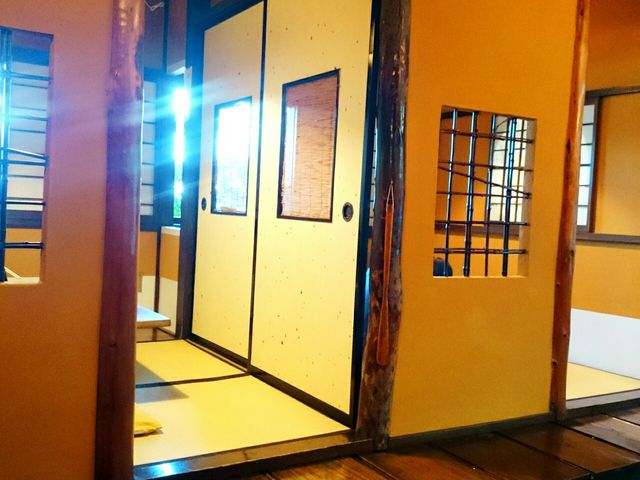 待っていたベンチから見た店内_凡味 そばきり