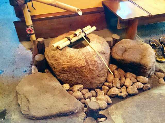 水が出ていなくてもなんだか雰囲気ありますね_凡味 そばきり