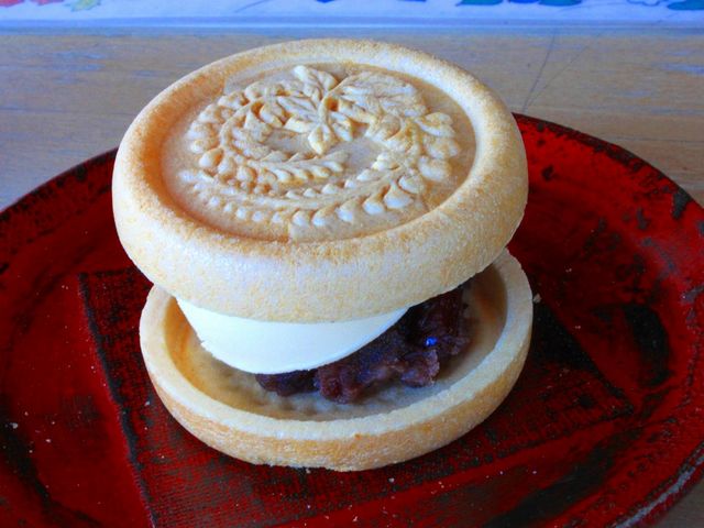 アイス最中 つぶあんが甘さ控えめで美味_茶丈藤村