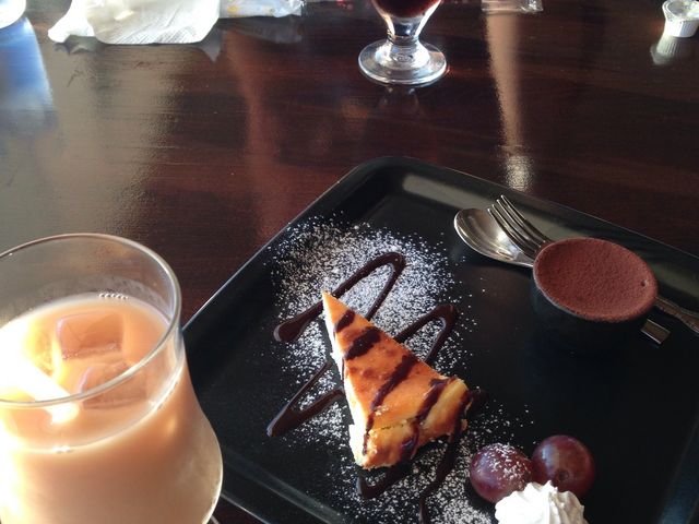 ベイクドチーズとミニティラミス_Cafe Restaurant 風のアトリエ