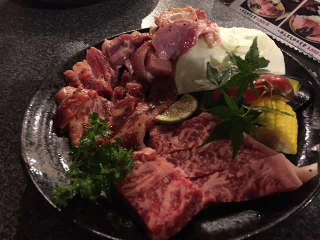 豚肉、牛肉、馬肉のセット頼みました_白水乃蔵